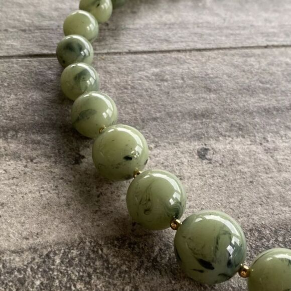 Joan Rivers Green Marbled Lucite Round Beads  Graduated Necklace Statement 21” - Picture 9 of 11